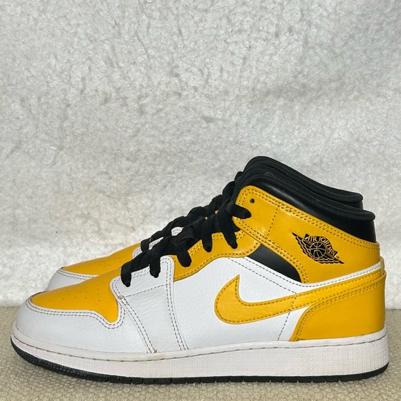 Jordan Air 1 Mid University Gold Youth/Big Kids Athletic Sneakers Shoes SZ 6Y - Picture 2 of 11